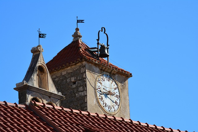 roofline,roof,shingle roof,tile roof,