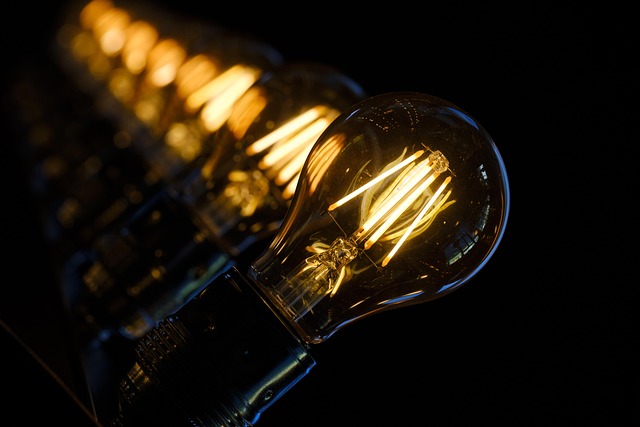 electricianelectric-lightslightslampther-640x480-83281691.jpeg