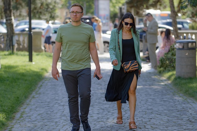 peopleyoung-manyoung-womancouple-640x480-95842355.jpeg