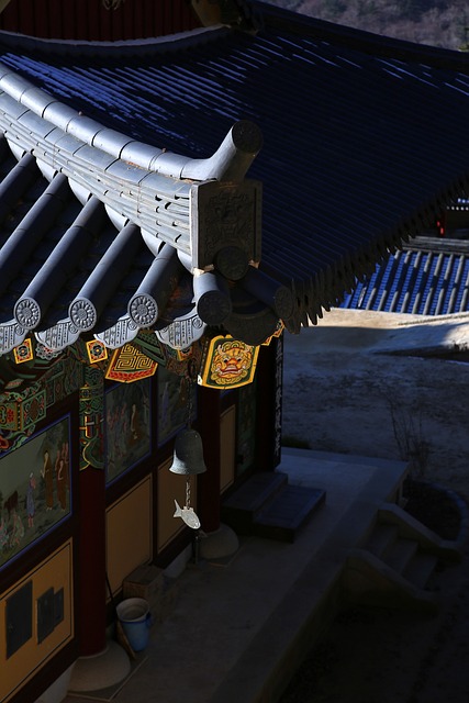 roofline,roof,shingle roof,tile roof,