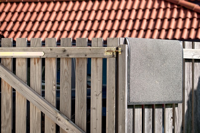 roofline,roof,shingle roof,tile roof,