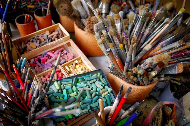 art-gallery-paintings-sculpture-exhibiti-640x480-55673533.jpeg