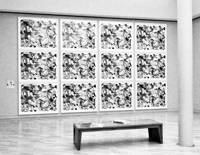 art-gallery-paintings-sculpture-exhibiti-640x480-90775964.jpeg