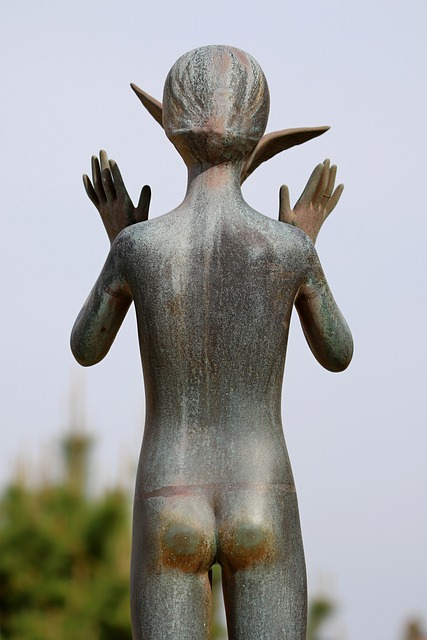 art-gallery-paintings-sculpture-exhibiti-640x480-96347092.jpeg