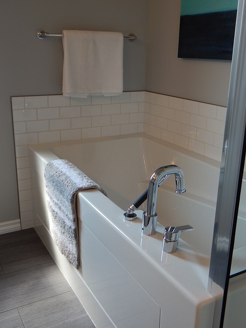 bathroom-shower-tile-moisture-grout-clea-640x480-81413578.jpeg
