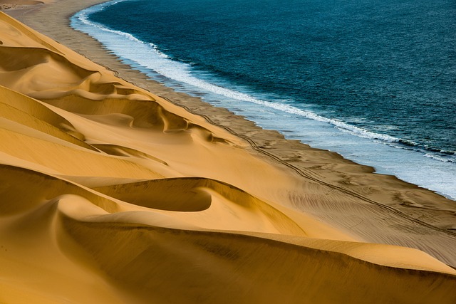 beach-hidden-secluded-coast-sand-tranqui-640x480-82195285.jpeg