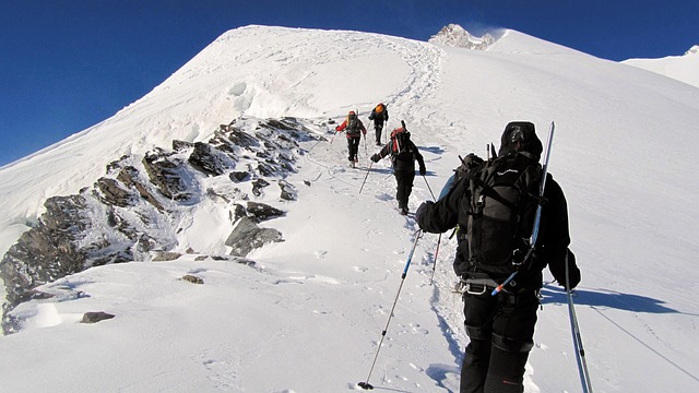 climbing-rocks-adventure-fitness-boulder-640x480-15093776.jpeg