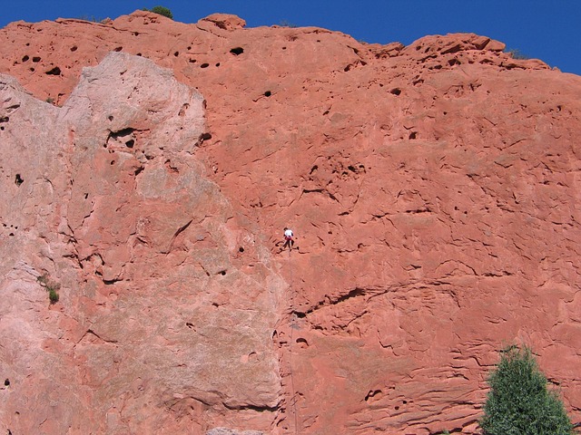 climbing-rocks-adventure-fitness-boulder-640x480-20504899.jpeg