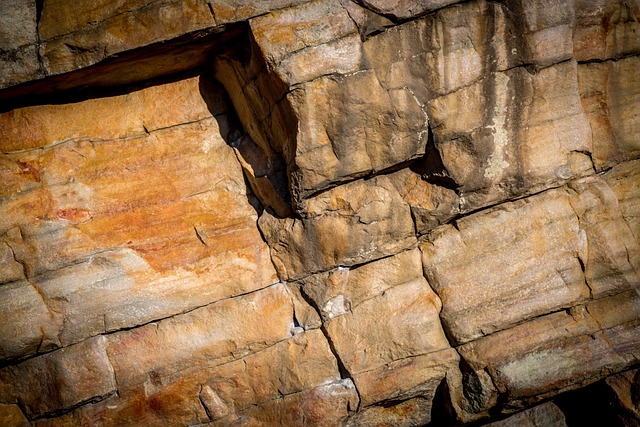 climbing-rocks-adventure-fitness-boulder-640x480-42385522.jpeg