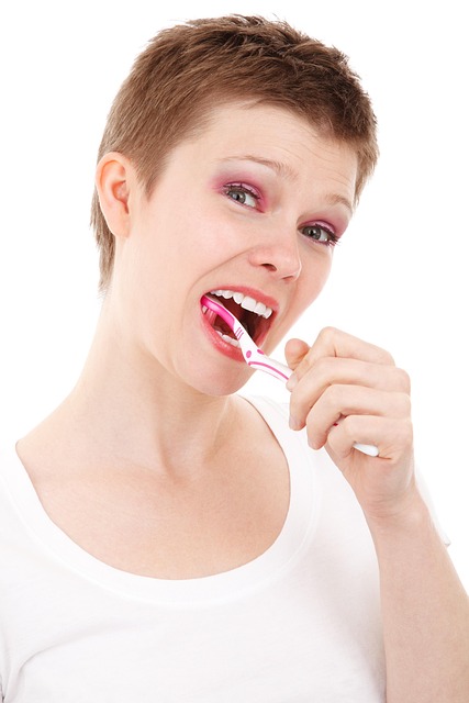 dentistsmilewhite-teeth-640x480-26239171.jpeg
