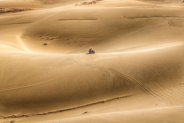 dunes-sandboarding-adventure-landscape-n-640x480-18119046.jpeg