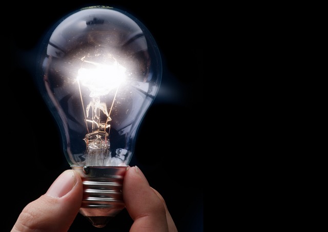 electricianelectric-lightslightslampther-640x480-19454039.jpeg