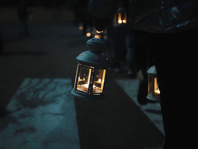 electricianelectric-lightslightslampther-640x480-28387286.jpeg
