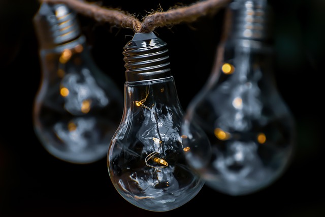 electricianelectric-lightslightslampther-640x480-49735254.jpeg