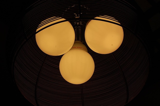 electricianelectric-lightslightslampther-640x480-52152676.jpeg