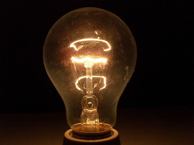 electricianelectric-lightslightslampther-640x480-6688742.jpeg