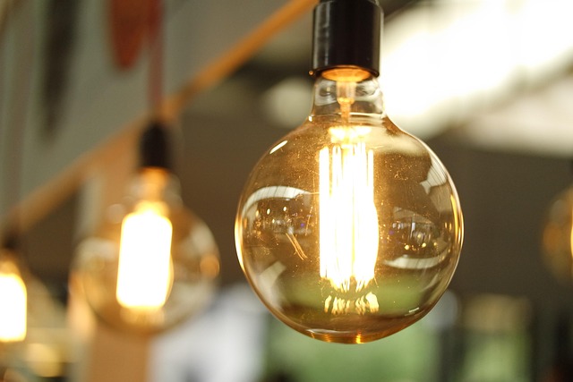 electricianelectric-lightslightslampther-640x480-75334132.jpeg