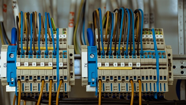 electricianelectric-lightslightslampther-640x480-99050572.jpeg