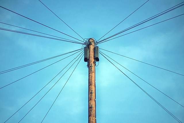 electricianelectric-lightslightslampther-640x480-9964922.jpeg