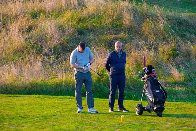 golf-course-green-fairway-clubs-outdoors-640x480-24320517.jpeg