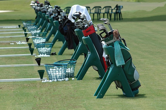 golf-course-green-fairway-clubs-outdoors-640x480-59972106.jpeg