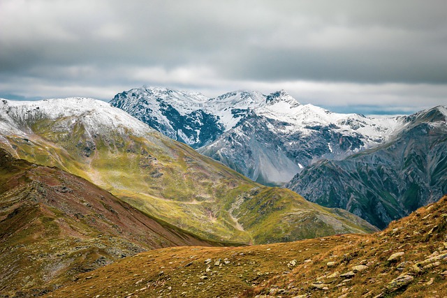 hiking-nature-trails-forest-mountains-ad-640x480-68952621.jpeg