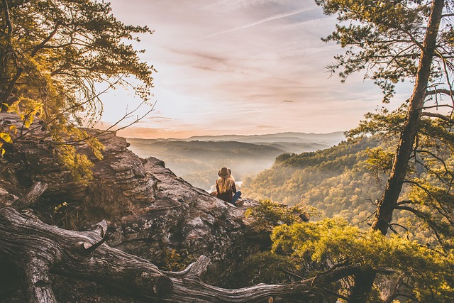 hiking-trails-nature-mountains-forests-s-640x480-11161391.jpeg