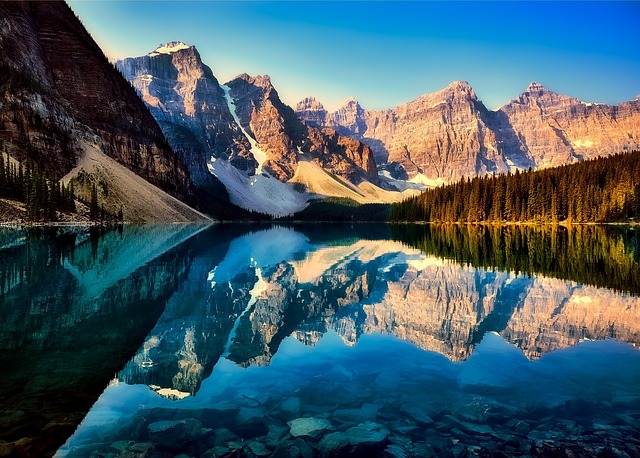 hiking-trails-nature-mountains-forests-s-640x480-95540598.jpeg
