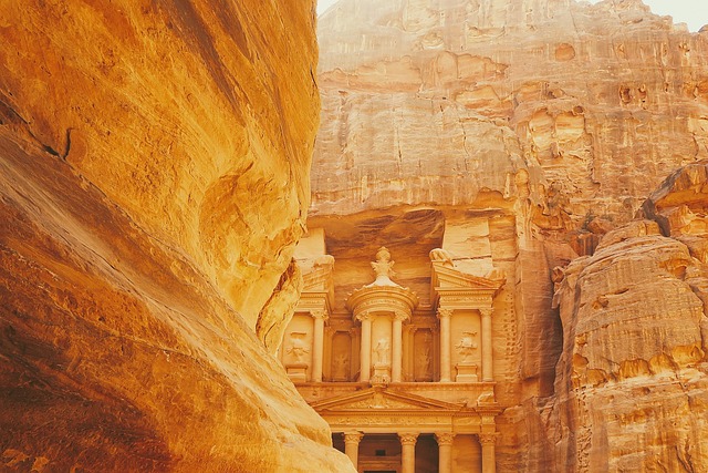 historic-landmarks-architecture-heritage-640x480-30455623.jpeg