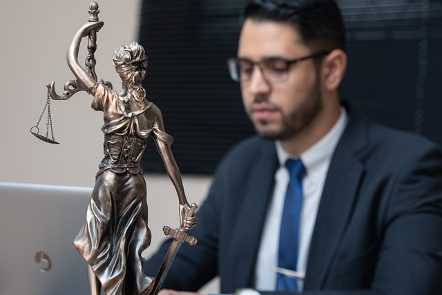 insights-attorney-courtroom-analysis-leg-640x480-14101524.jpeg