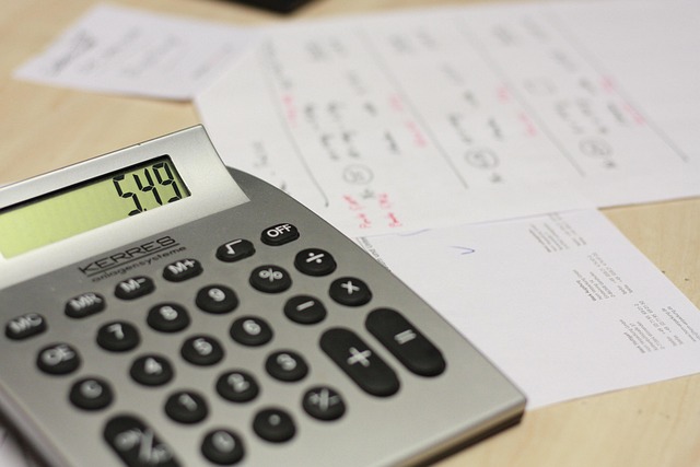 invoice-factoring-finance-cash-business-640x480-1288952.jpeg