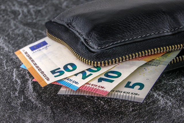 invoices, cash, finance, liquidity, business, funding