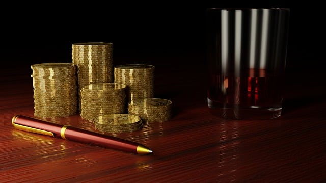 invoices-cash-finance-liquidity-business-640x480-74251066.jpeg