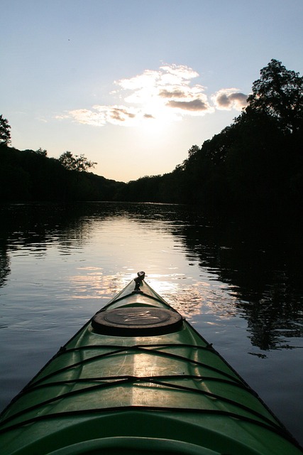 kayaking-rivers-lakes-adventure-nature-p-640x480-2622811.jpeg