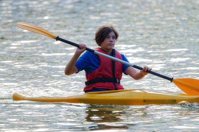 lakes-rivers-kayaking-fishing-water-scen-640x480-2638266.jpeg
