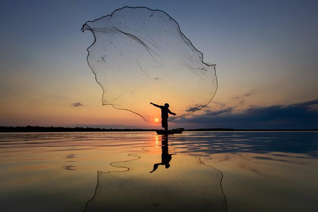 lakes-rivers-kayaking-fishing-water-scen-640x480-2850434.jpeg