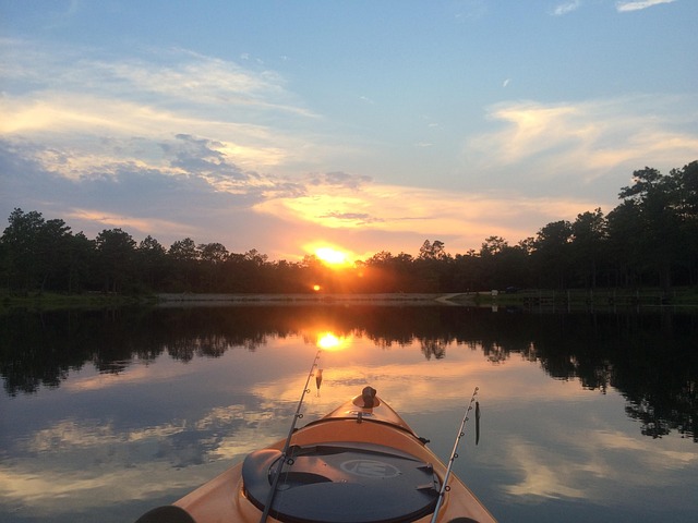 lakes-rivers-kayaking-fishing-water-scen-640x480-45368428.jpeg