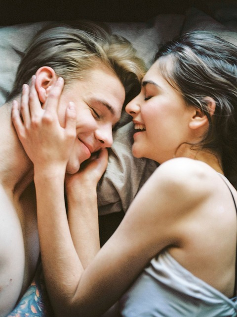 peopleyoung-manyoung-womancouple-640x480-26751937.jpeg