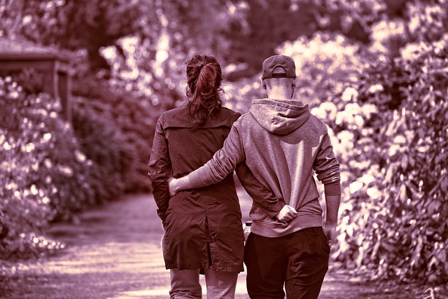 peopleyoung-manyoung-womancouple-640x480-41428578.jpeg