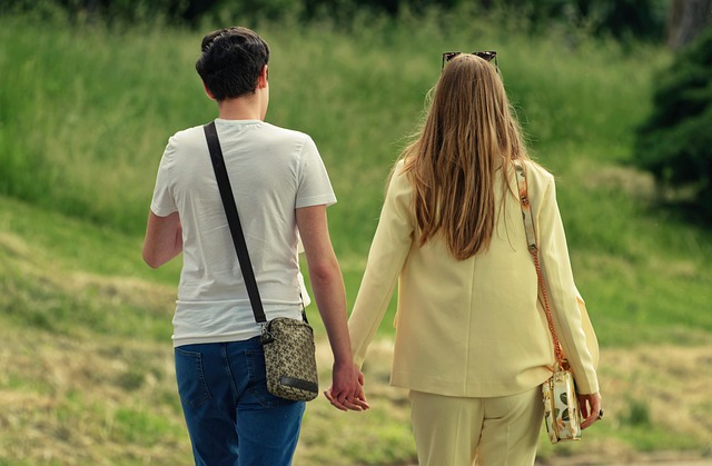 peopleyoung-manyoung-womancouple-640x480-58935803.jpeg