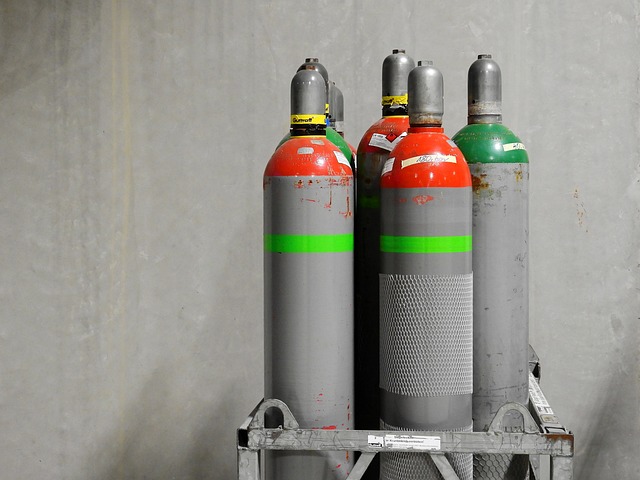 plumber-leak-pressure-odor-clog-water-640x480-52070658.jpeg