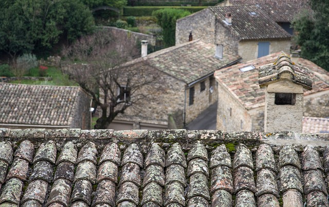 roofline,roof,shingle roof,tile roof,
