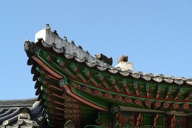 roofline,roof,shingle roof,tile roof,