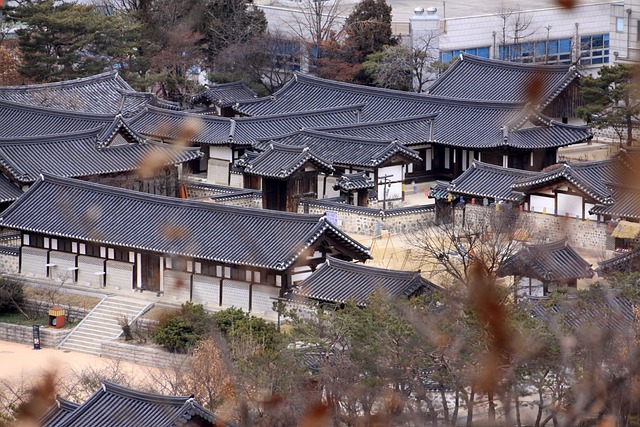 roofline,roof,shingle roof,tile roof,
