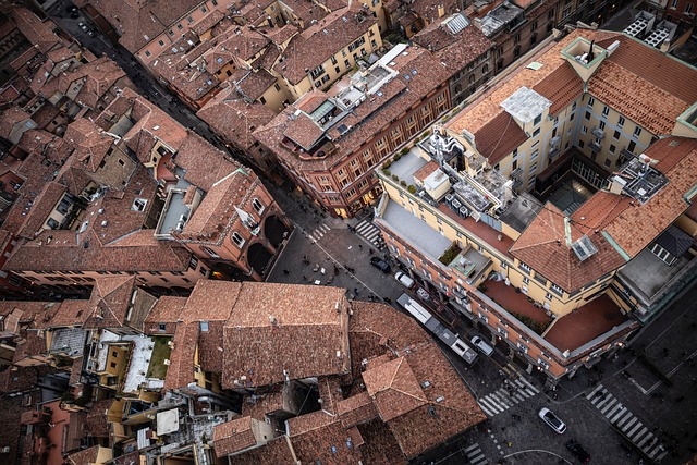 roofline,roof,shingle roof,tile roof,