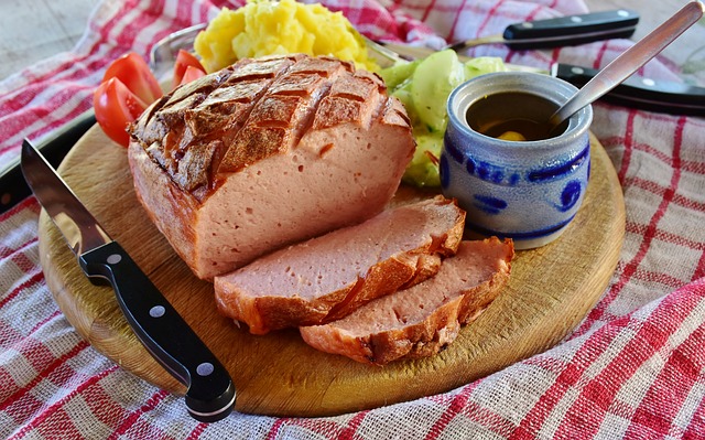 saladsandwichchinese-foodbeerwinemeal-640x480-65016175.jpeg