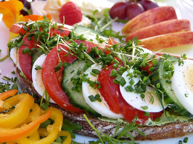 saladsandwichkorean-foodbeerwinemeal-640x480-45664275.jpeg