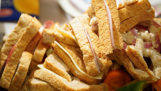 saladsandwichkorean-foodbeerwinemeal-640x480-64158680.jpeg