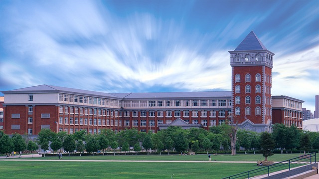 student housing, apartment, college, renting, roommates, campus