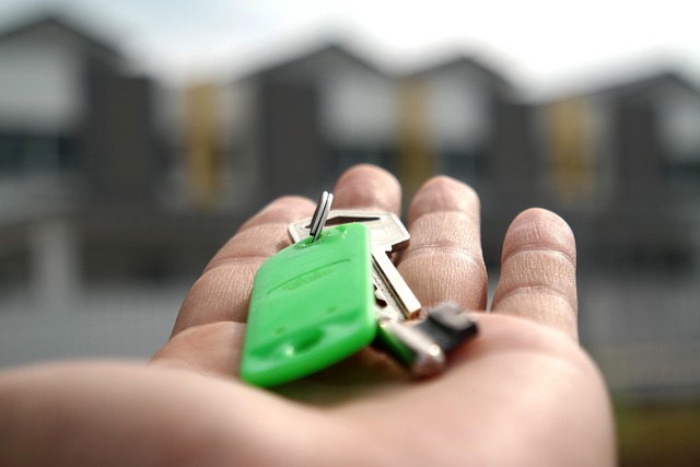student housing, apartment, college, renting, roommates, campus